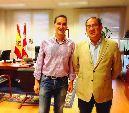 Baudilio Fernádez Mardomingo , Delegado Junta De Castilla Y León . Reunión Con El Grem . Unidad Canina De Salvamento.
