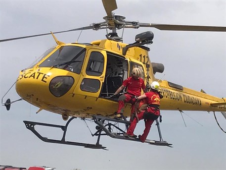 Helicóptero De Rescate 112 Castilla Y Leon . Perros De Rescate . Ejercicio De Grua
